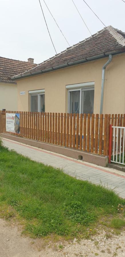 Napfeny Apartmanhaz Balatonberény Εξωτερικό φωτογραφία